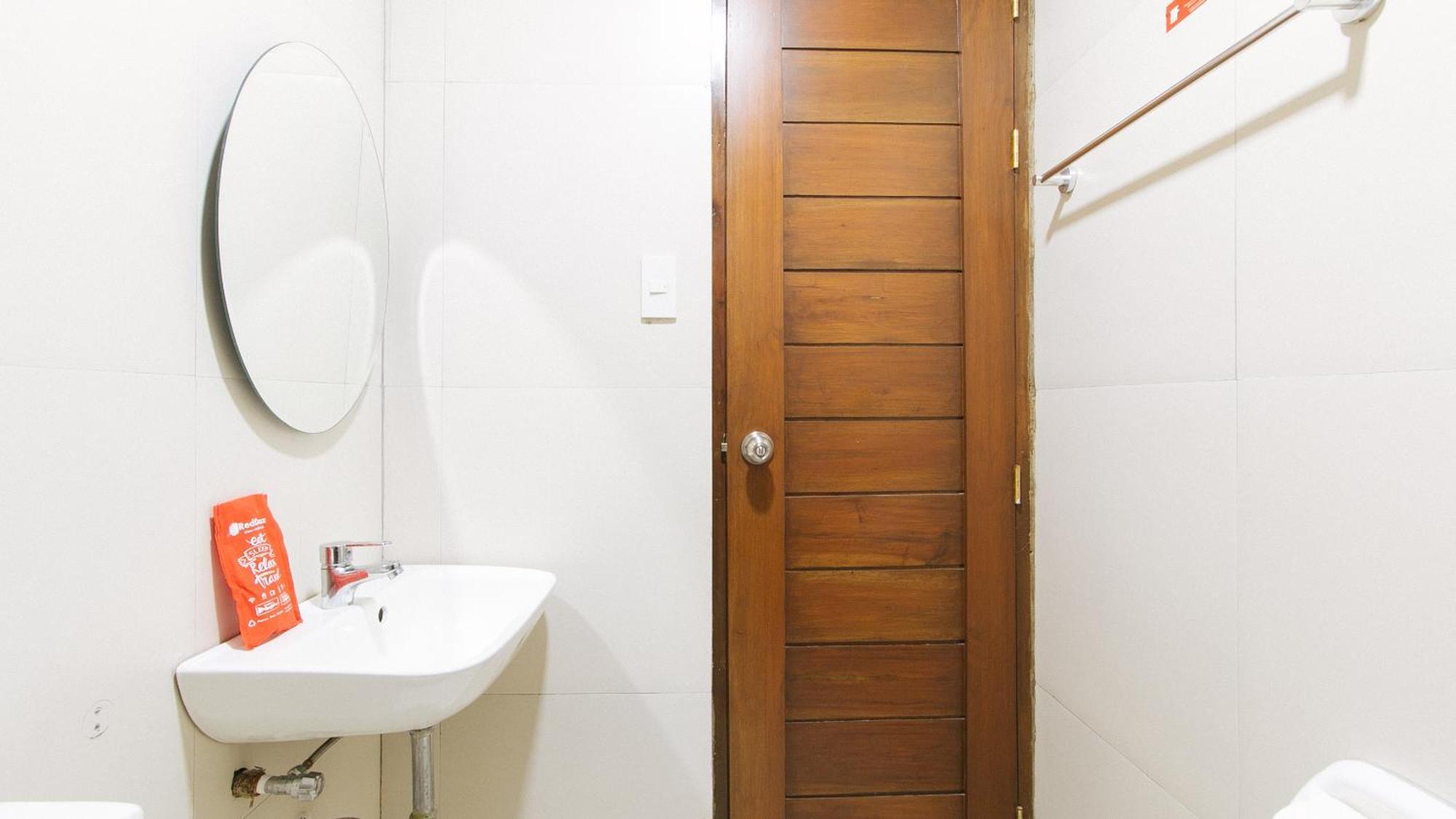 Reddoorz Near Fernwoods Garden Кесон-Сіті Екстер'єр фото