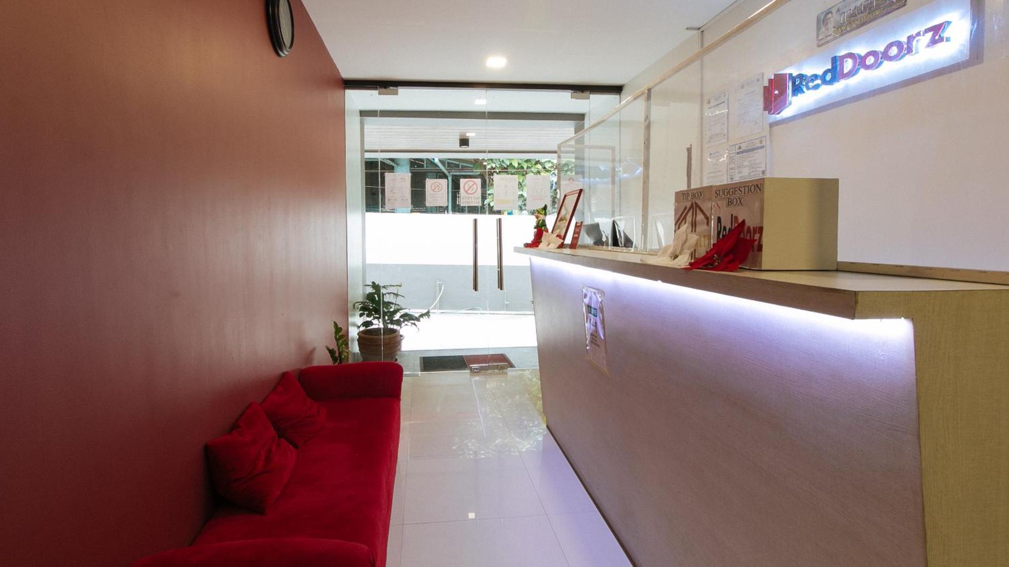 Reddoorz Near Fernwoods Garden Кесон-Сіті Екстер'єр фото