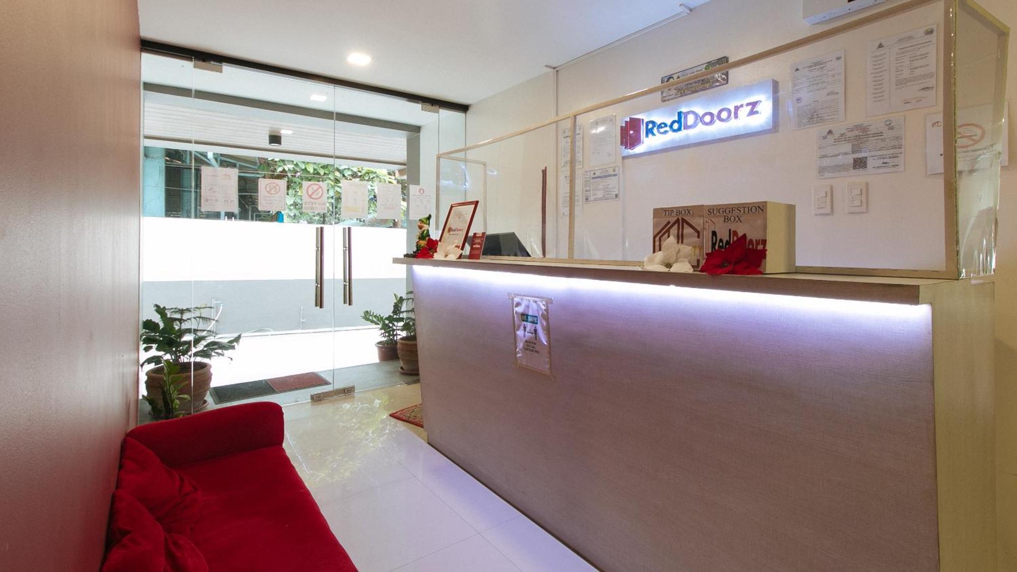 Reddoorz Near Fernwoods Garden Кесон-Сіті Екстер'єр фото