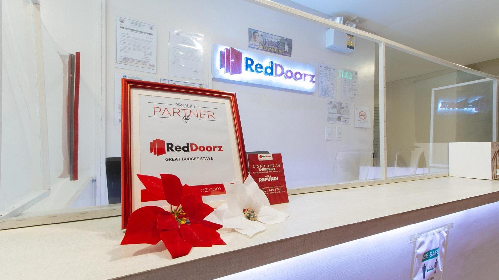 Reddoorz Near Fernwoods Garden Кесон-Сіті Екстер'єр фото