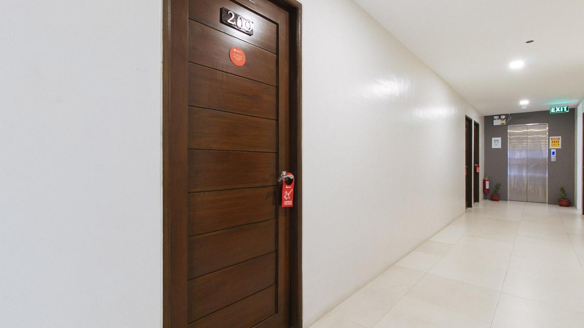 Reddoorz Near Fernwoods Garden Кесон-Сіті Екстер'єр фото