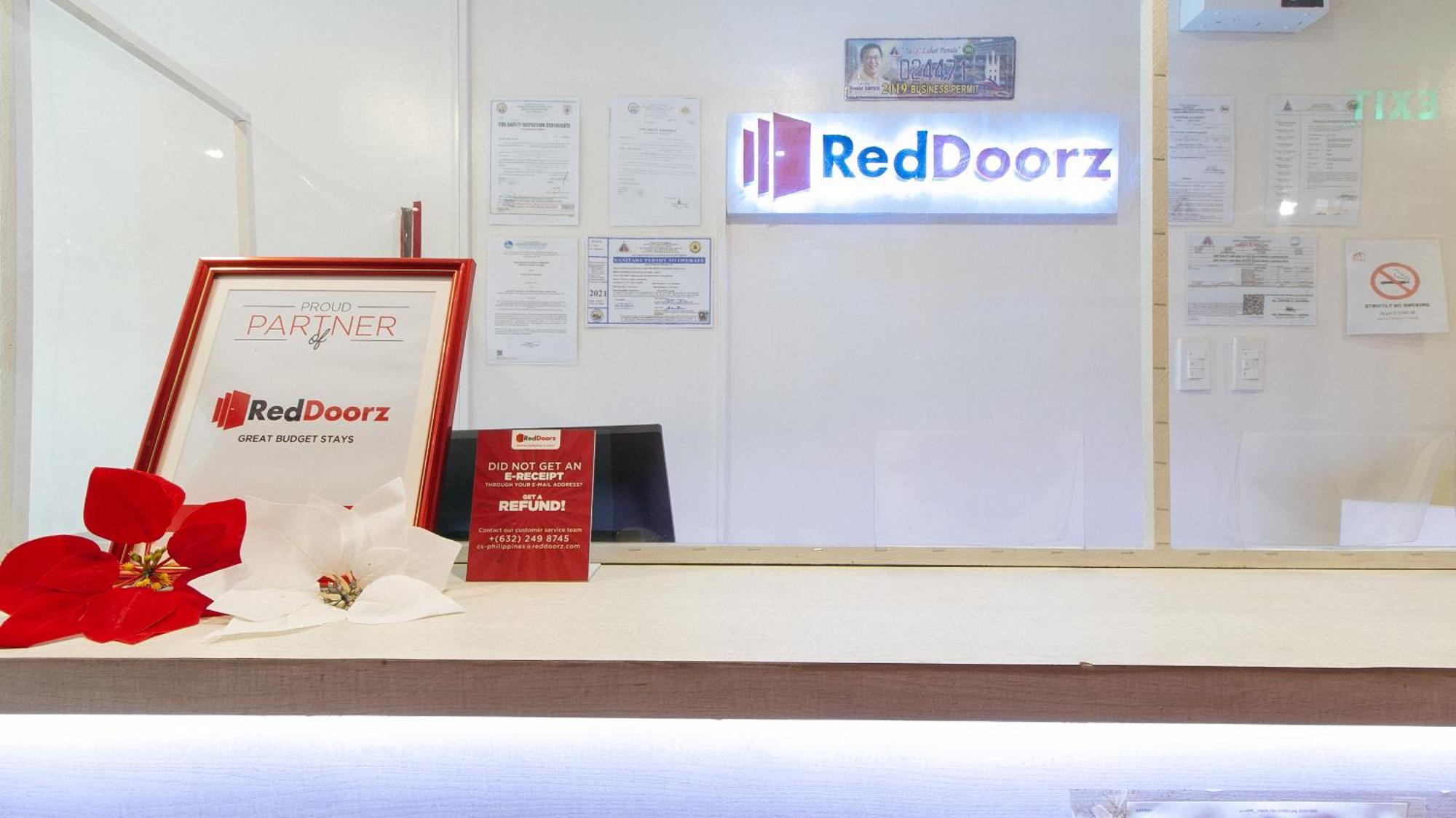 Reddoorz Near Fernwoods Garden Кесон-Сіті Екстер'єр фото